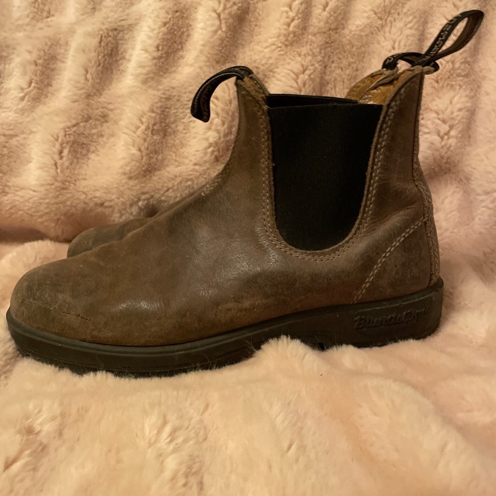 Blundstones steel grey